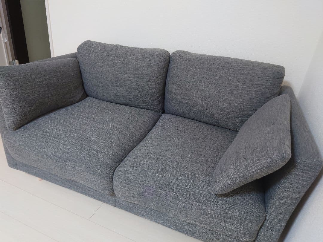 グレーのモダン2人掛けソファ 2人掛けソファ｜モダンデコ公式｜インテリア・家具の総合通販