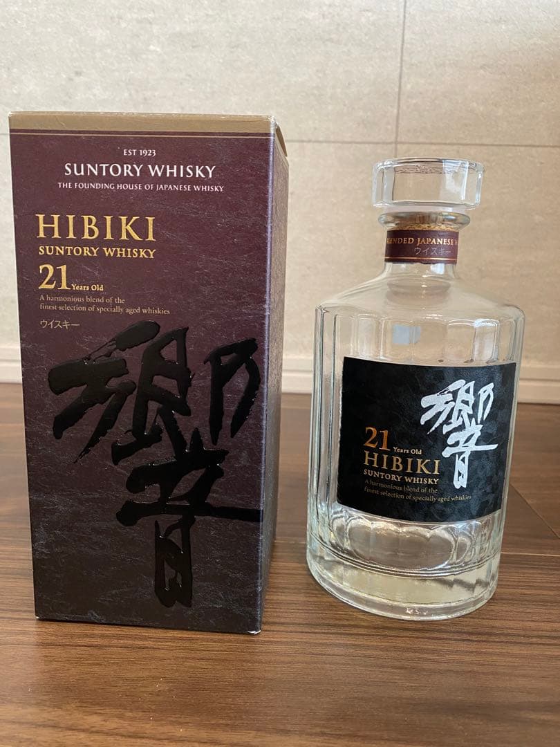響Hibiki 21年 ウイスキー 箱入り 響 21年 【ブレンデッド】サントリー 700ml 化粧箱入り ジャパニーズ