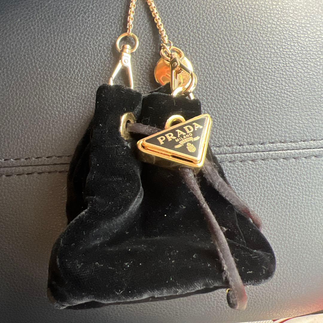 大人気‼️PRADAベルベット ミニポーチ チェーンストラップ付格安