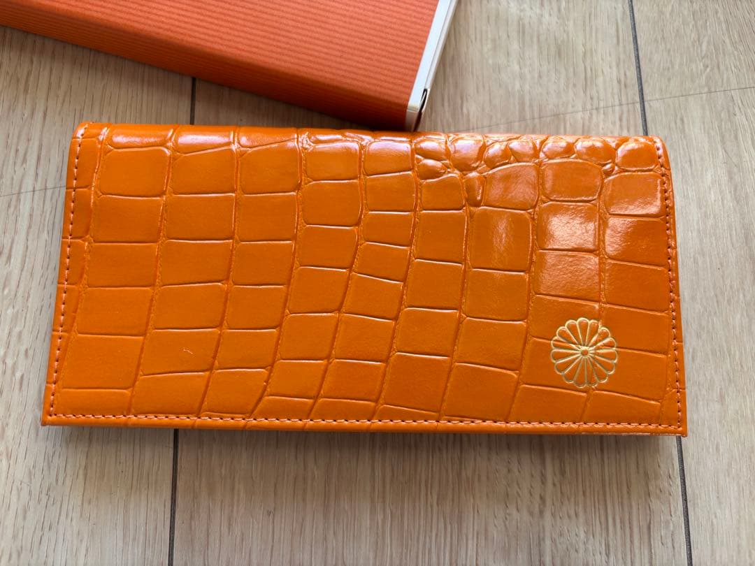 皇居 オレンジ クロコダイル 長財布 - メルカリ