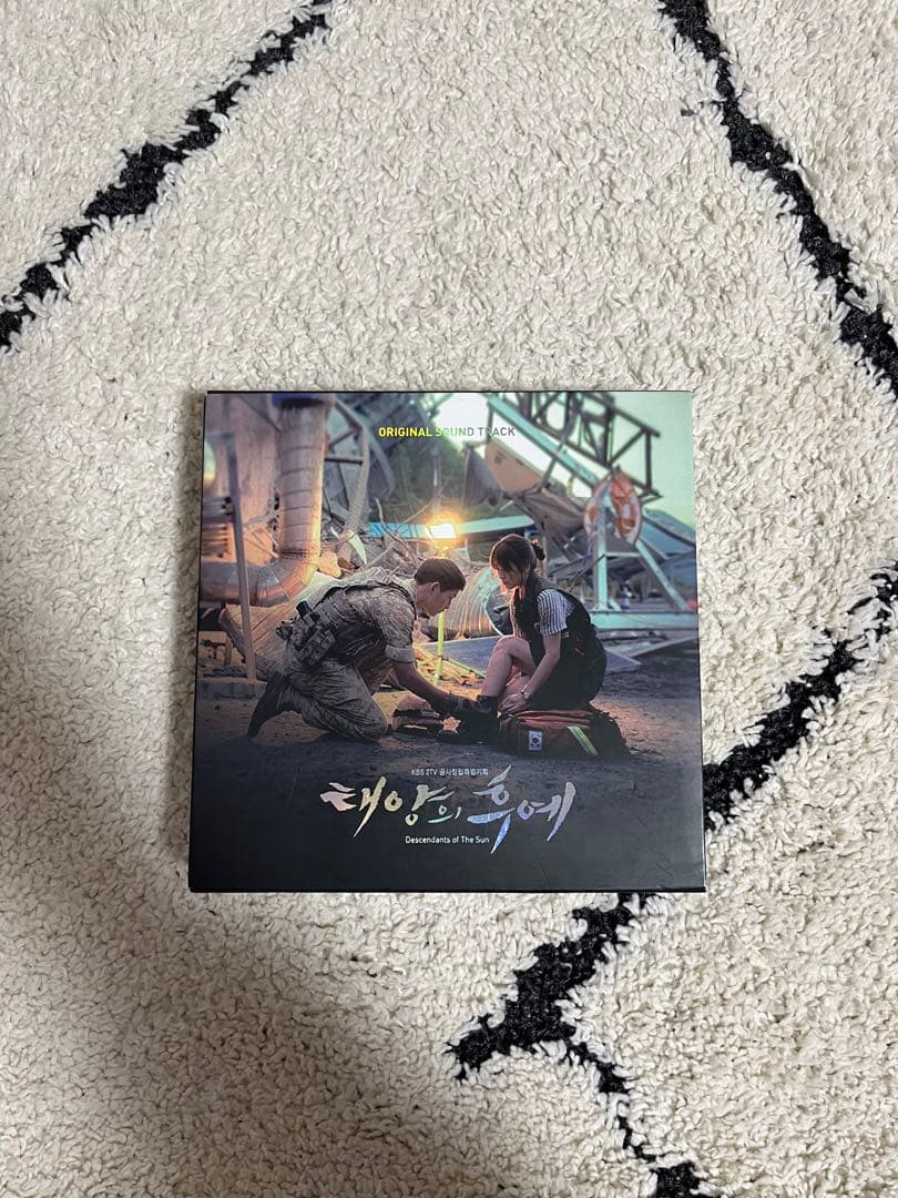 太陽の末裔　OST CD 原盤　正規品 韓国ドラマ「太陽の末裔」OST オリジナル サウンドトラック CD : 株式