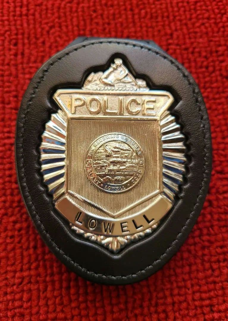 米国ポリスバッジ【マサチューセッツ州 LOWELL警察】PF製バッジホルダー付 Lowell Police Collar Pins