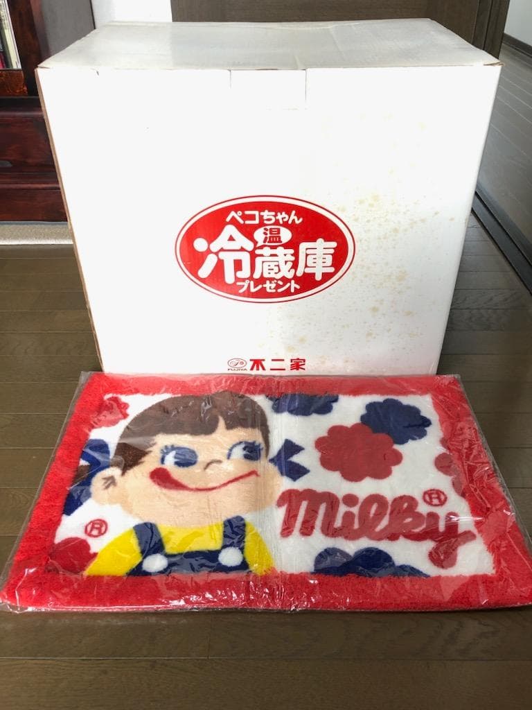 ペコちゃん 冷温蔵庫（非売品） ペコちゃん温冷蔵庫 - メルカリ