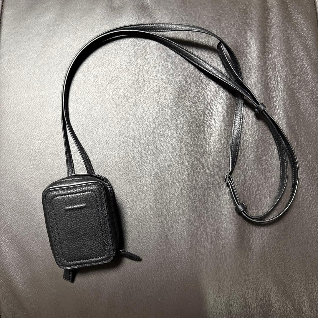 objcts.io アジャスタブルレザーストラップ一体型 マイクロバッグ objcts.io - 【残り一点】レザーストラップ付マイクロバッグ(GRAY