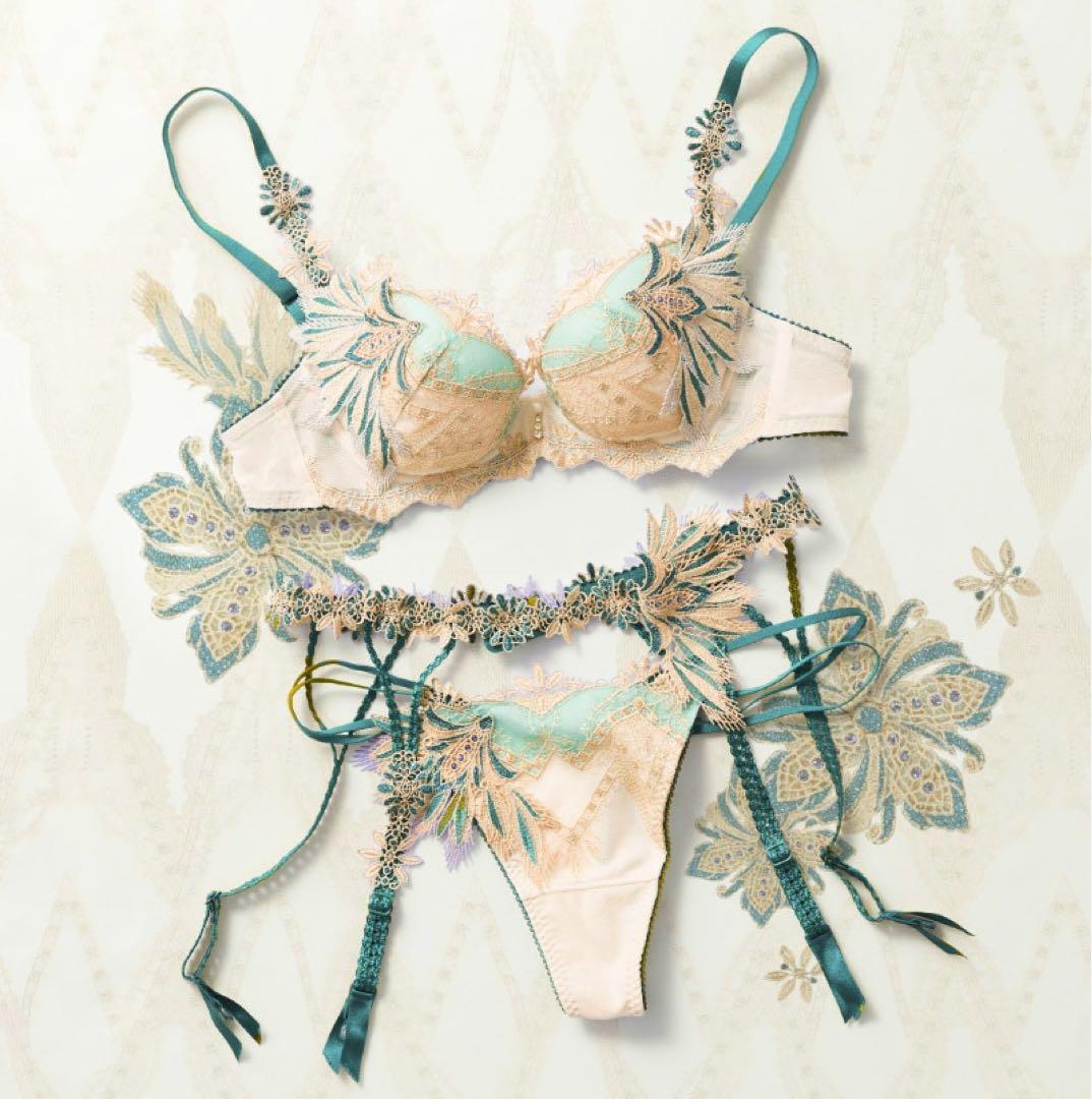 希少　店舗限定商品　サルート　G65 王家の紋章　ブラジャーTバックセット サルート】☆王家の紋章☆店舗限定発売 ブラジャーショーツ 希少G65 M