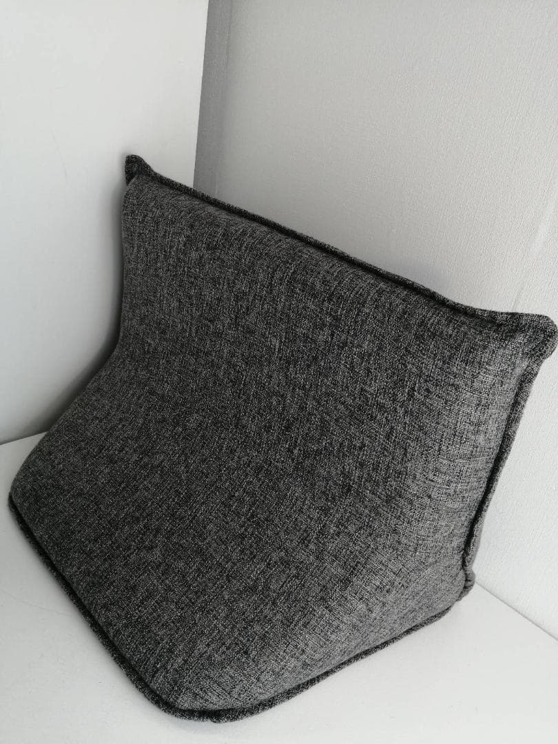 フランス ligne roset リーン・ロゼ クッション グレー クッション ligne roset(リーン・ロゼ) F-1クッション｜モダン