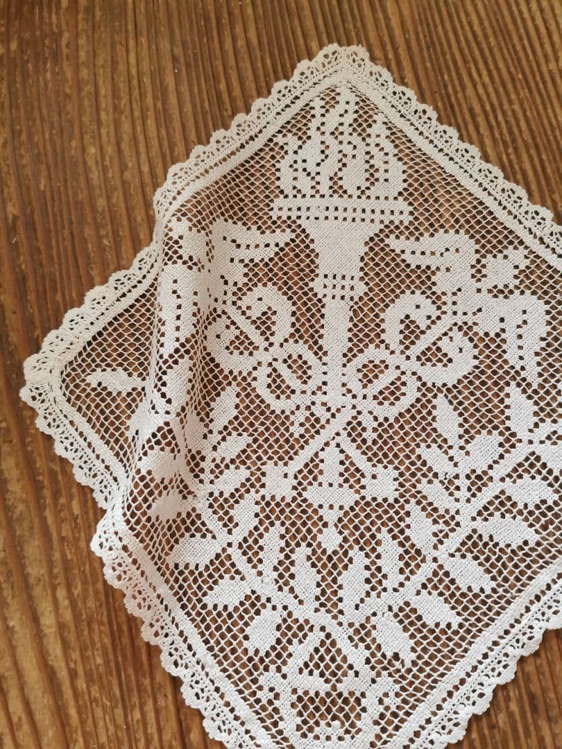 アンティーク フィレレース 聖火と鳩とオリーブ 透かしパネル スカラップ装飾 アンティーク フィレレース 聖火と鳩とオリーブ 透かしパネル