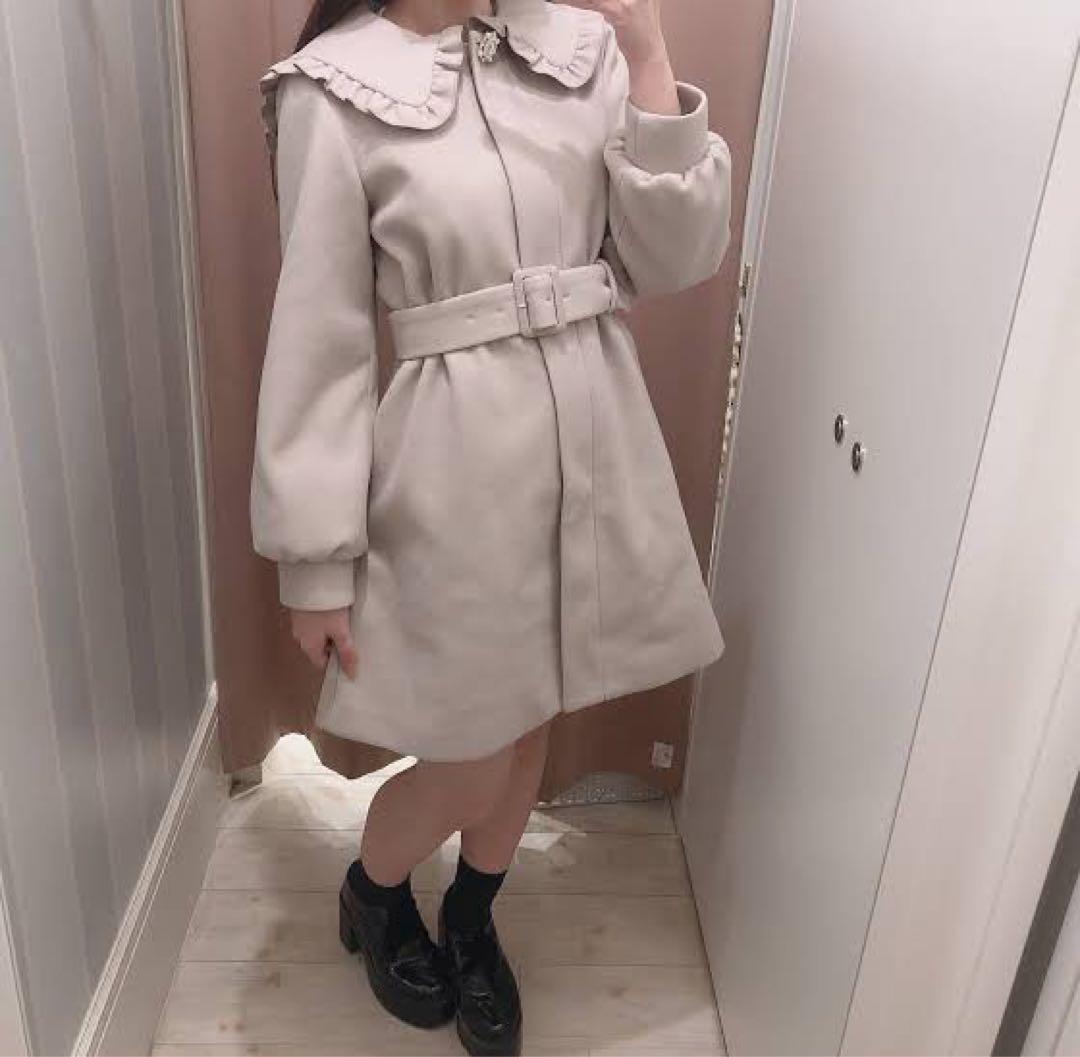 evelyn 大襟ビジューコート - メルカリ