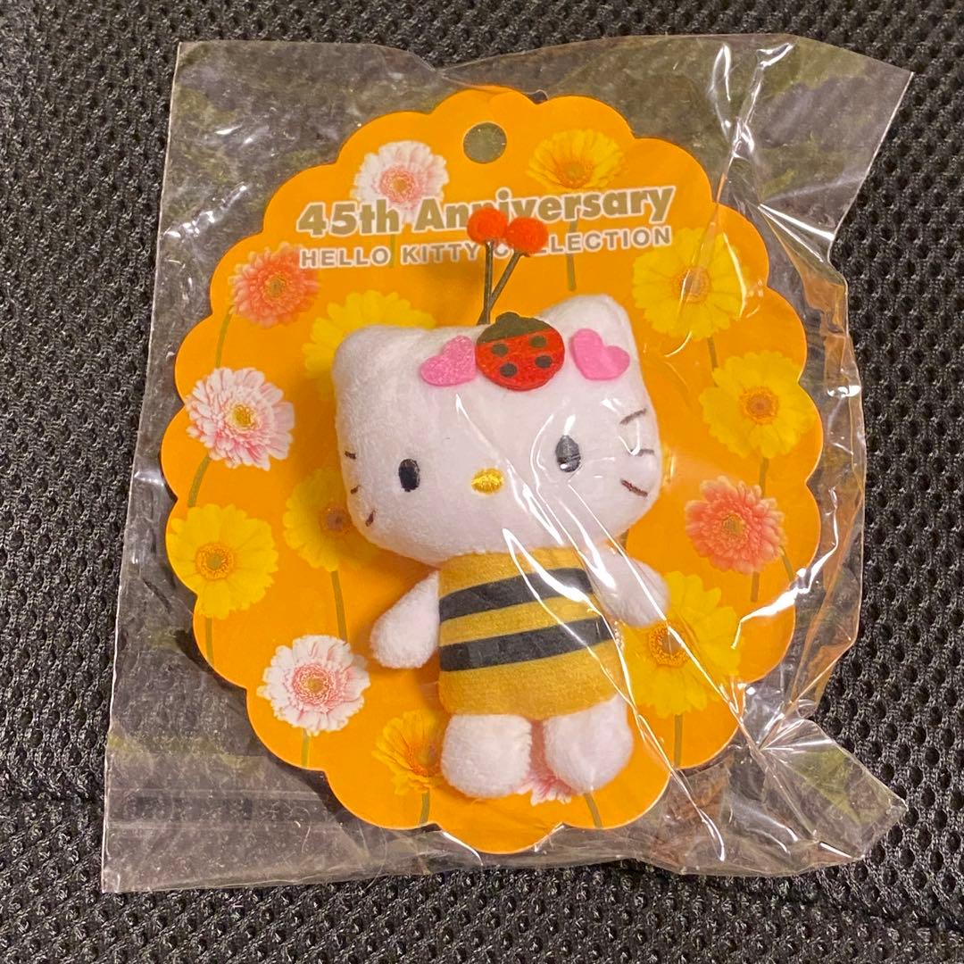 サンリオハローキティ45周年ミニブローチ