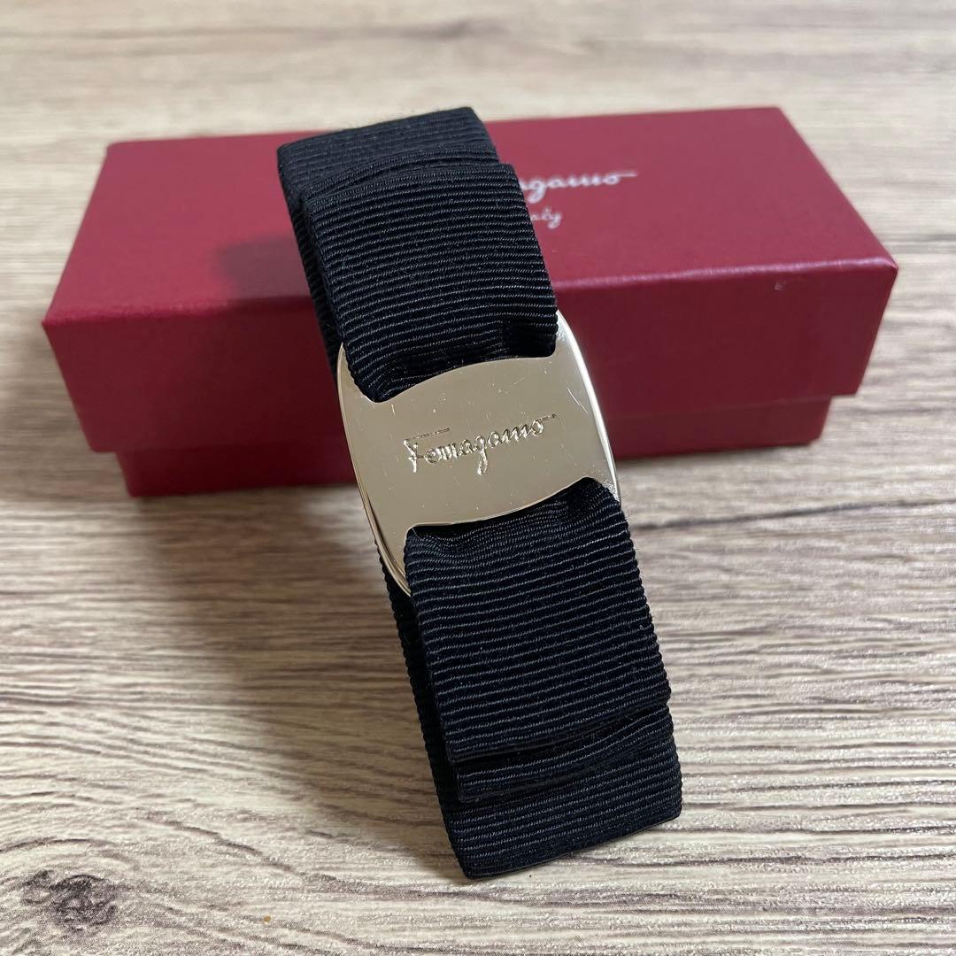 美品♡フェラガモ　バレッタ　リボン　ヴァラ　ブラックゴールド フェラガモ バレッタ アクセサリー レディース ヴァラ リボン ヘア