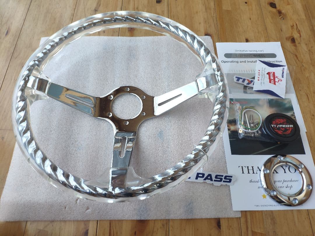 アクリル ツイスト ステアリング MOMO ピッチ70