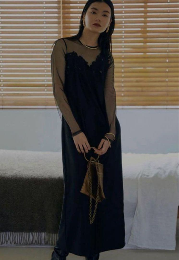 AMERI VINTAGE UND RENEE CUTWORK DRESS