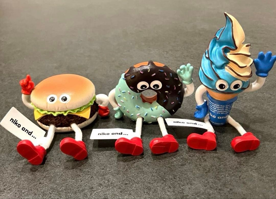 FLAVORS フレーバーズ niko and コラボ お座り オブジェ 3体 - メルカリ