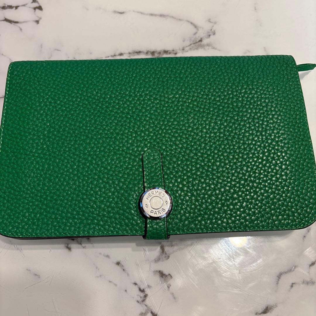 値下げ☆グリーンレザー長財布 小型ポーチ付き 長財布（グリーン） ポーチのようなふっくら長財布 ミニバッグ レザー