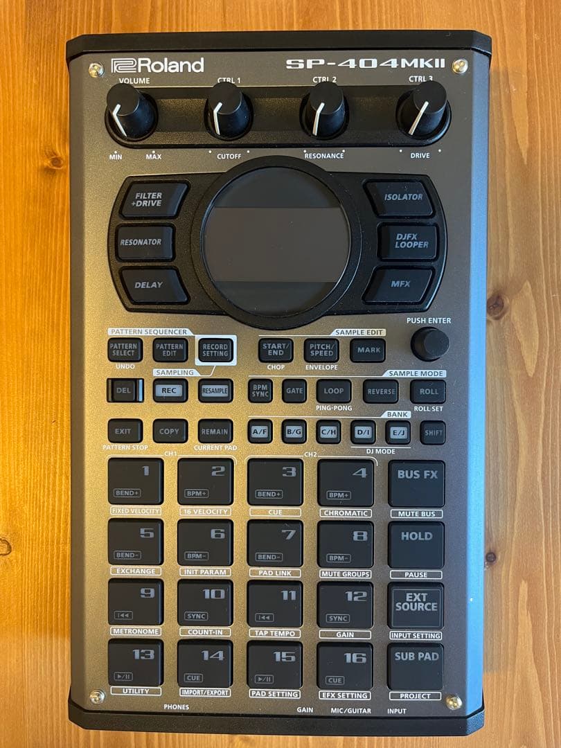 Roland SP-404MKII LINEAR WAVE SAMPLER ビ… Roland SP-404MKII Linear Wave Sampler - Vintage King