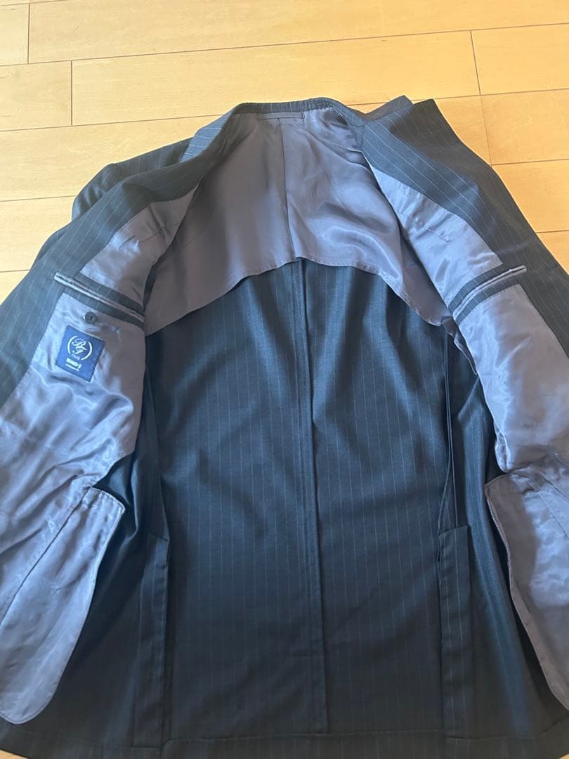 BEAMS F】シングル3ボタン段返りsize52 ダークグレーピンストライプ