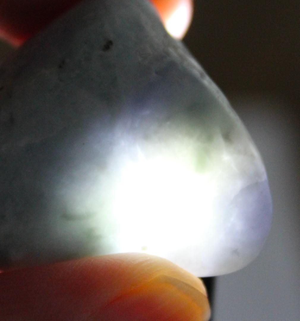 ［超綺麗］多色系 糸魚川翡翠 ラベンダー翡翠 原石 31.0g