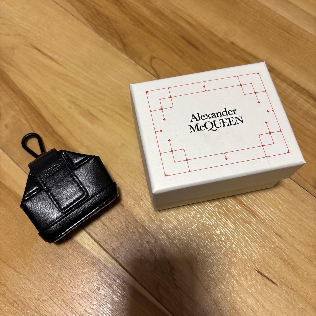 【Alexander McQueen】AirpodsPro ケース Alexander McQueen - Skull Airpods Pro Case | HBX