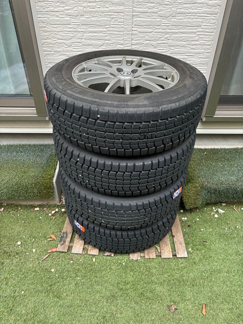 ヴァンガード ダンロップスタッドレス　4本セット(ホイール・ナット付) マルカサービス スタッドレスタイヤ ホイール4本セット MID ナイトロ