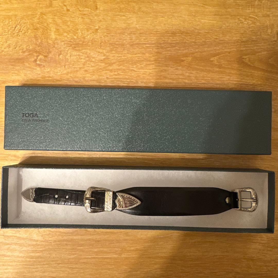 トーガ　レザーブレスレット　箱付き　メタルバングル　ダブルバックルバングル トーガ レザーブレスレット 箱付き メタルバングル ダブルバックル