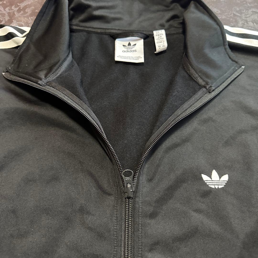 常田大希着用 adidasトラックジャケット（ジェンダーニュートラル