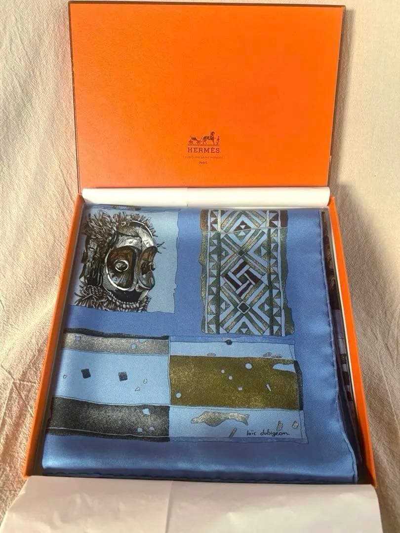 HERMES アフリカ　ペルソナ スカーフ　カレ 90 シルク 箱付　エルメス HERMES エルメス スカーフ カレ90 『PERSONA（ペルソナ）』 仮面柄