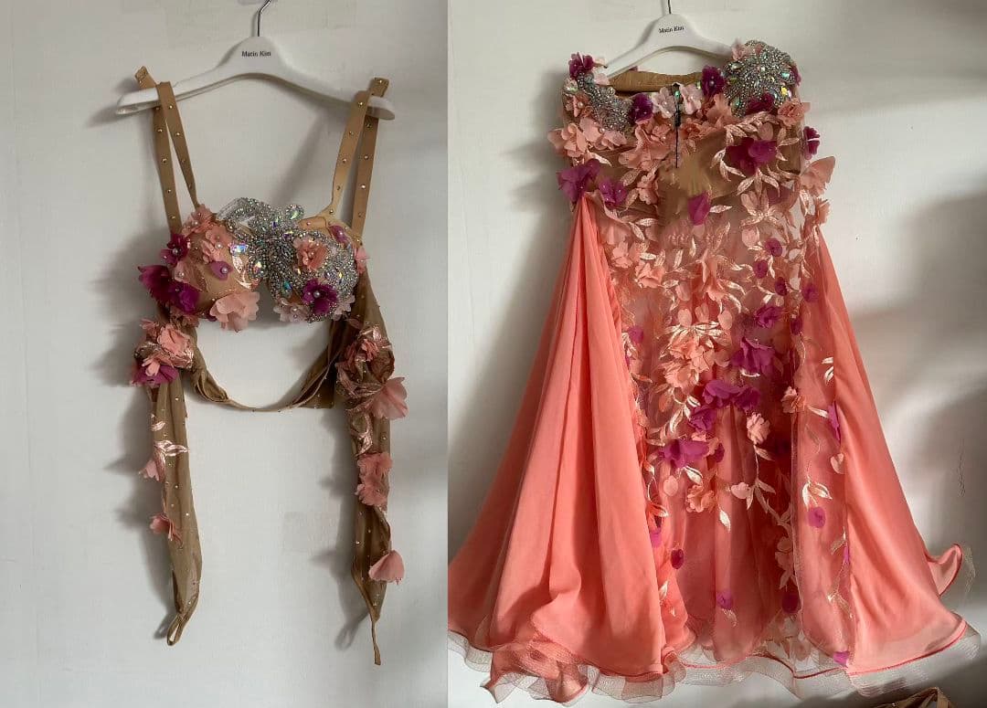 美品 ベリーダンス衣装 ブラスカートセット オレンジ系 花 撮影用 ベリーダンス 衣装 ブラ ベルト パール しずく 上下2点 セット