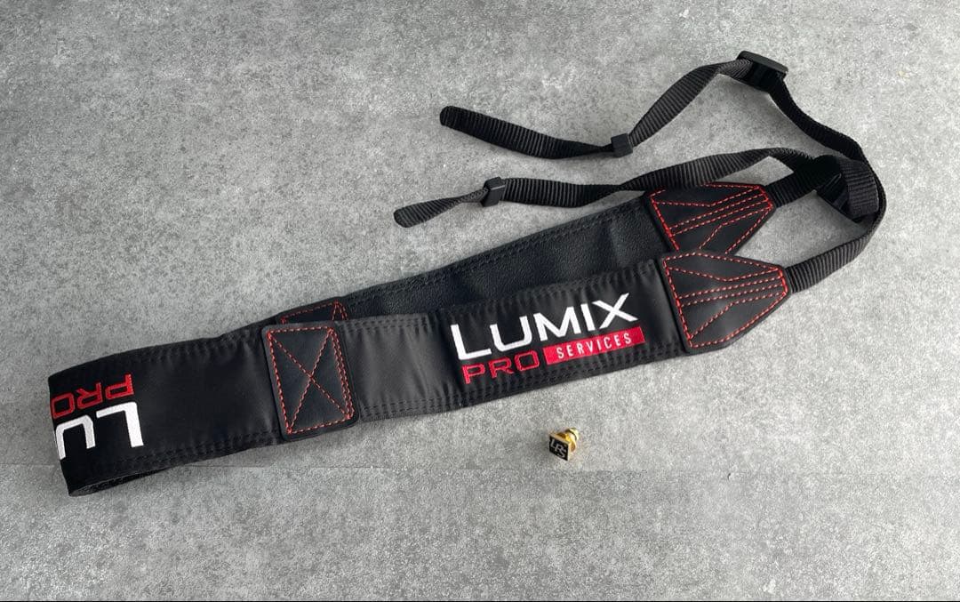 未使用品　Panasonic Lumix Proサービス ストラップとピンバッジ 未使用品 Panasonic Lumix Proサービス ストラップとピンバッジ 未使用