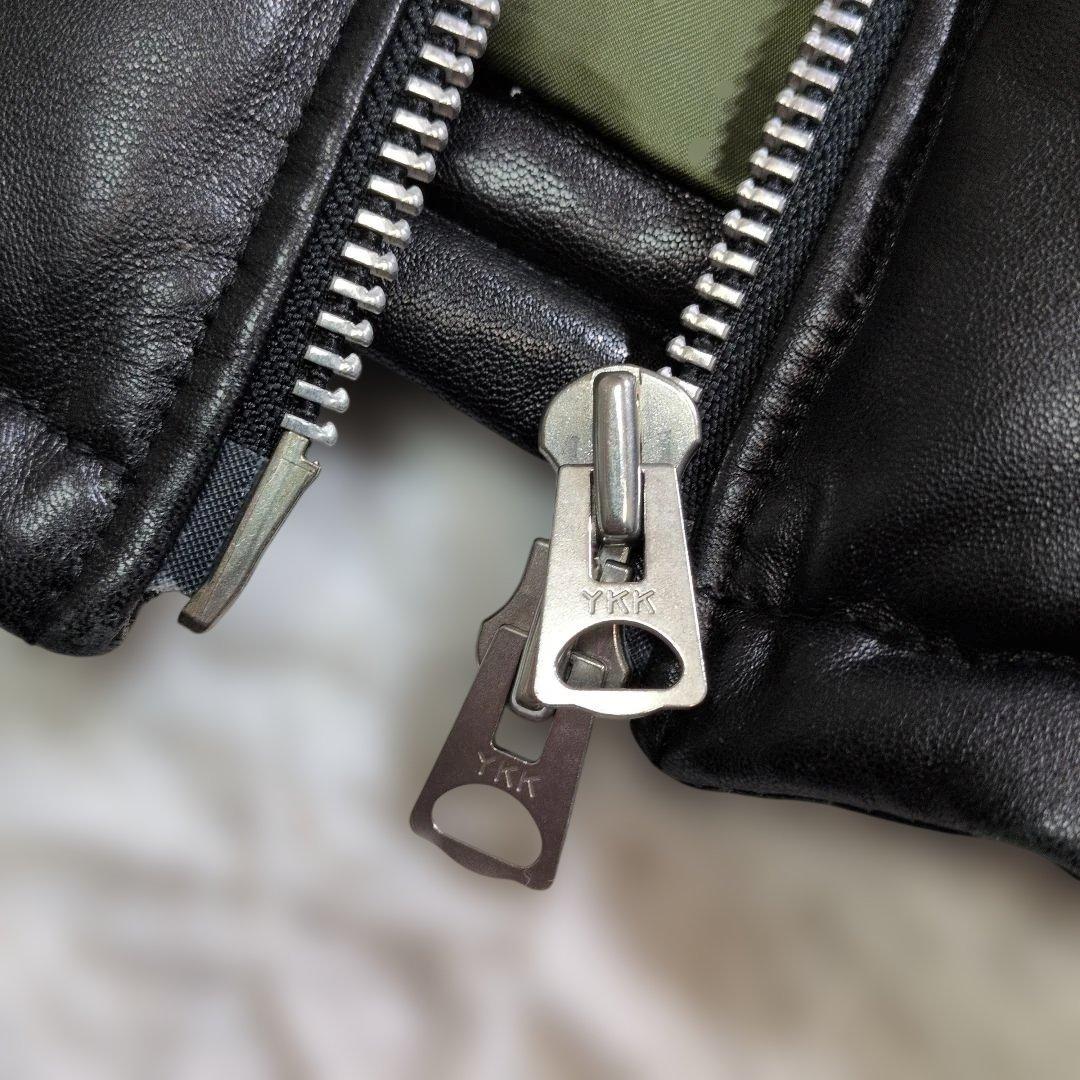 未使用級 AVIREX レザーダウン羊革 グリーンイラスト 黒 ブラック M