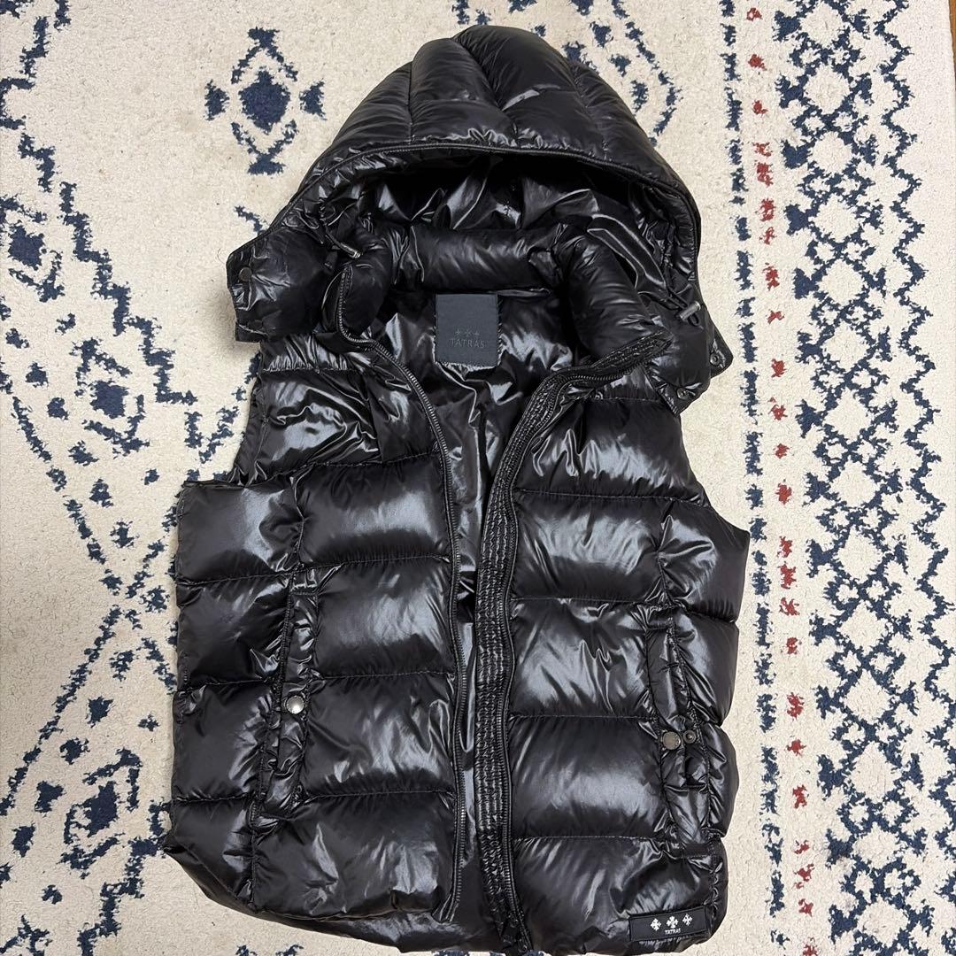 TATRAS ブラック ダウンベスト フード付き - メルカリ