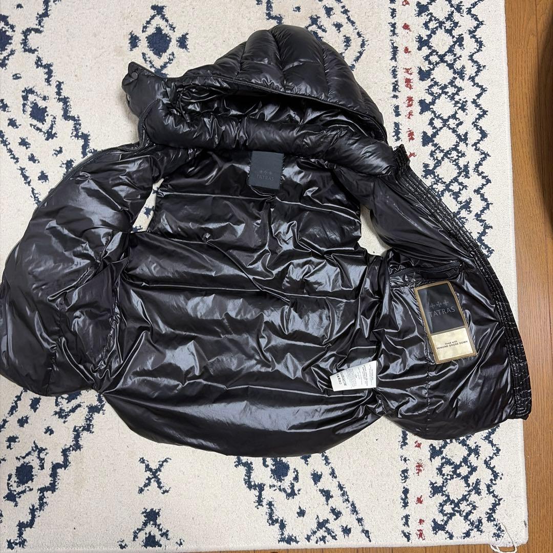 TATRAS ブラック ダウンベスト フード付き - メルカリ