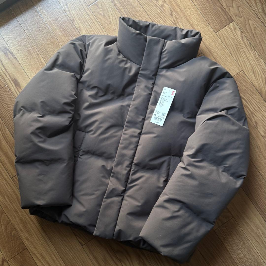 ユニクロ タグ付き シームレスダウンジャケット(ダークブラウン/M