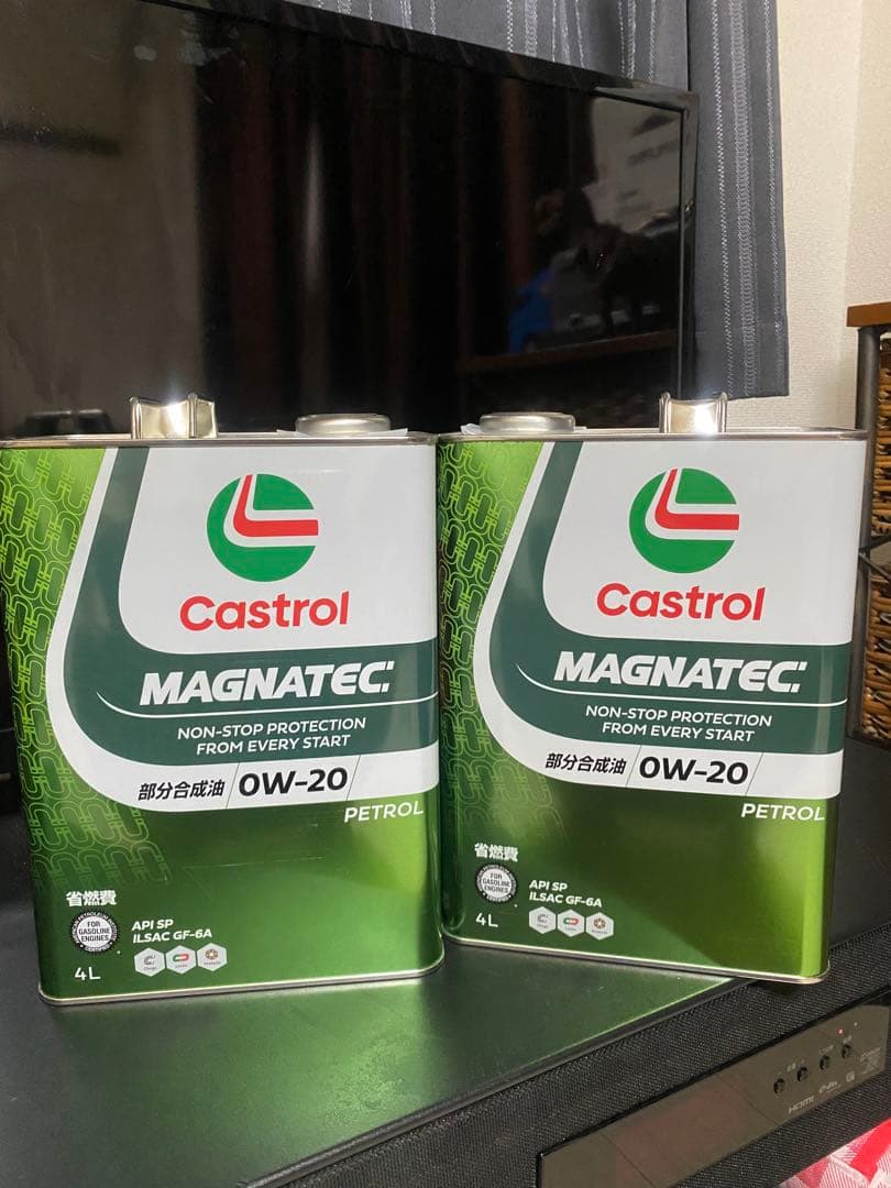Castrol MAGNATEC 0W-20 エンジンオイル 4L. 2コー8L MAGNATEC 0W-20 SP 4L カストロール ガソリン車用オイル