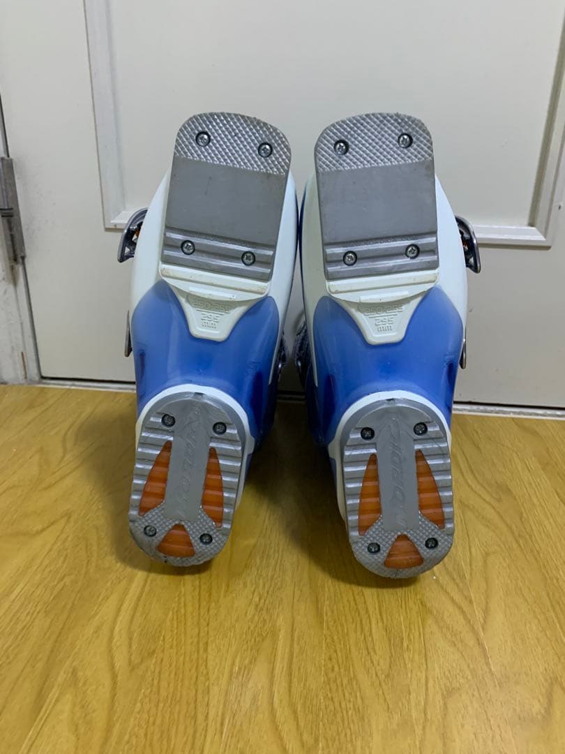 【NORDICA美品】ゲレンデで1回使用 女性用ブーツ25〜25.5cm