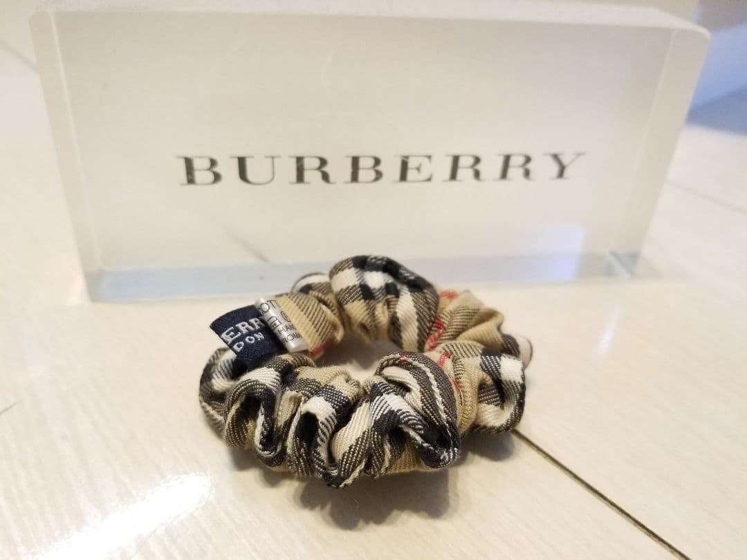 バーバリー新品未使用ミラー 未使用近ヘアゴム ノバチェックベージュ美