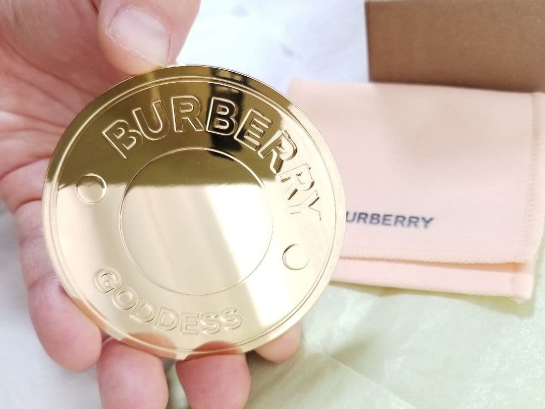 バーバリー新品未使用ミラー 未使用近ヘアゴム ノバチェックベージュ美