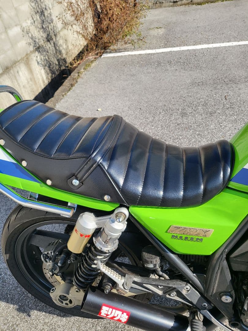 ＺＲＸ４００　鋲打ち　黒皮　タックロールシート　/ ZRX2 ZR400E Amazon | ZRX400 タックロール シート (黒皮 鋲打ち)/ ZRX2