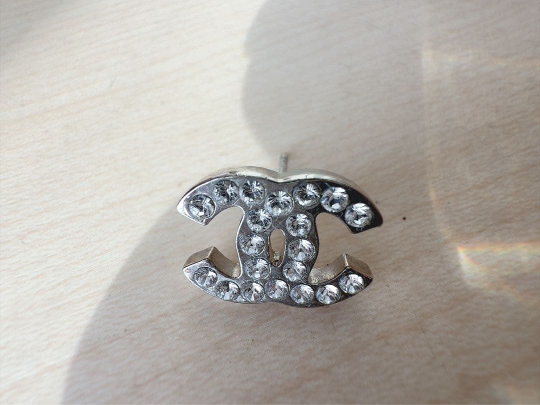 CHANEL シャネル ロゴデザイン ストーン付きピアス 片耳