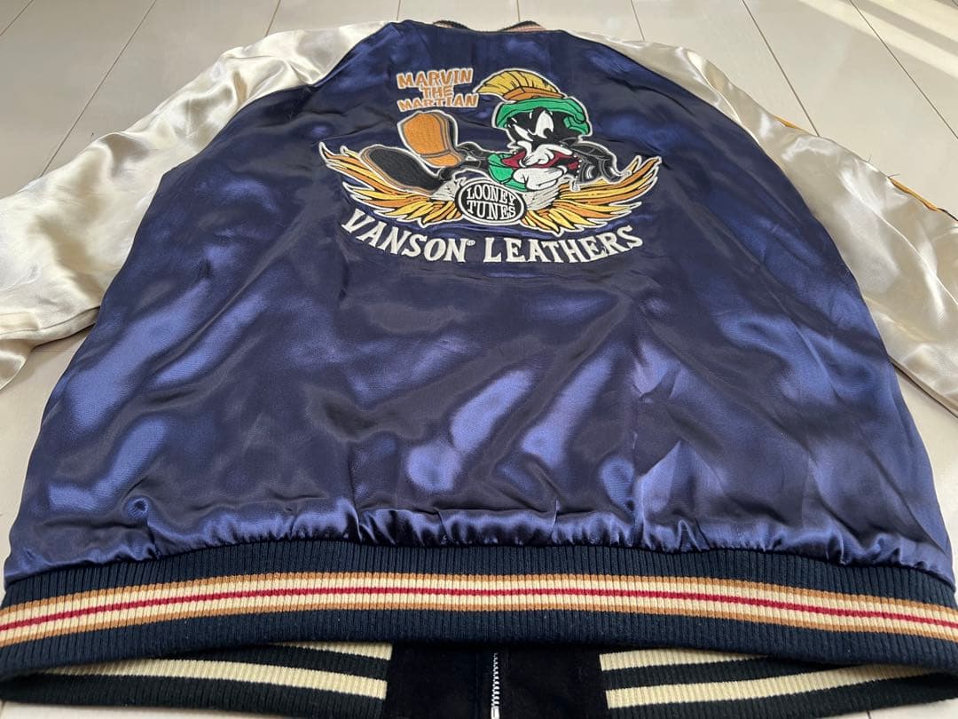 XL VANSON×LOONEY TUNES スカジャン トゥイティー マービン - メルカリ