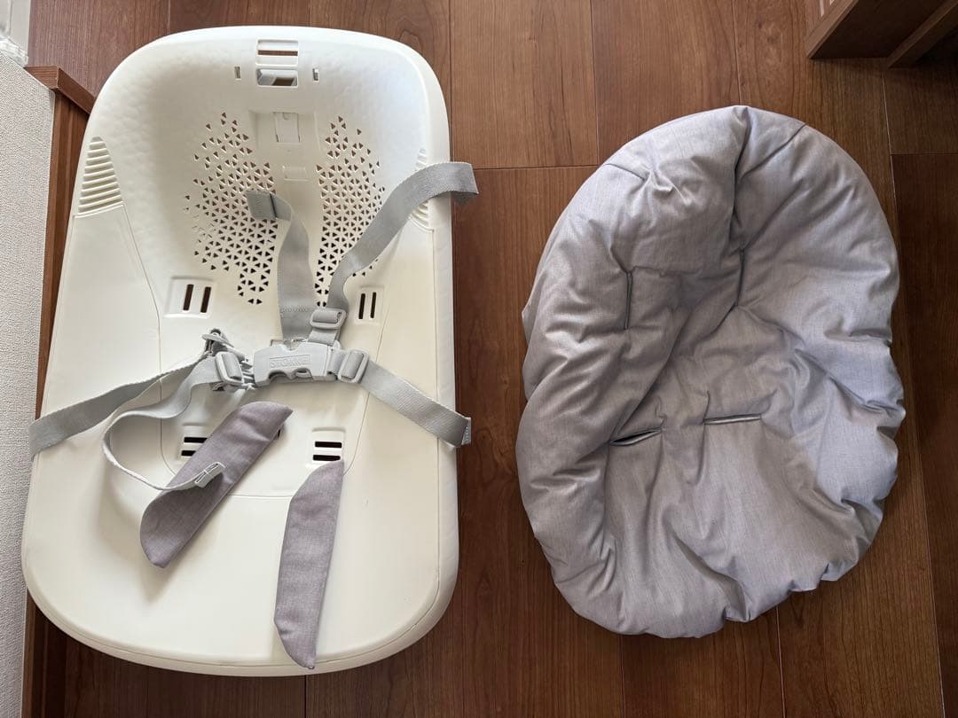 STOKKE トリップトラップ　ベビーラック グレー ハーネス付き ストッケ(STOKKE)｜トリップトラップ｜チェア＆ベビーセット｜ストーム