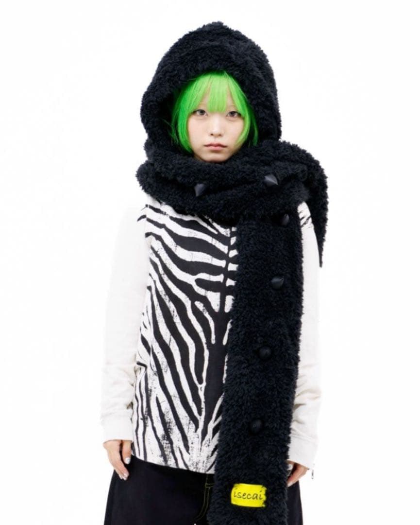 isecai 棘マフラー（フード付き）Black SALES START ⚠️棘マフラー⚠️ The leather spikes create a unique