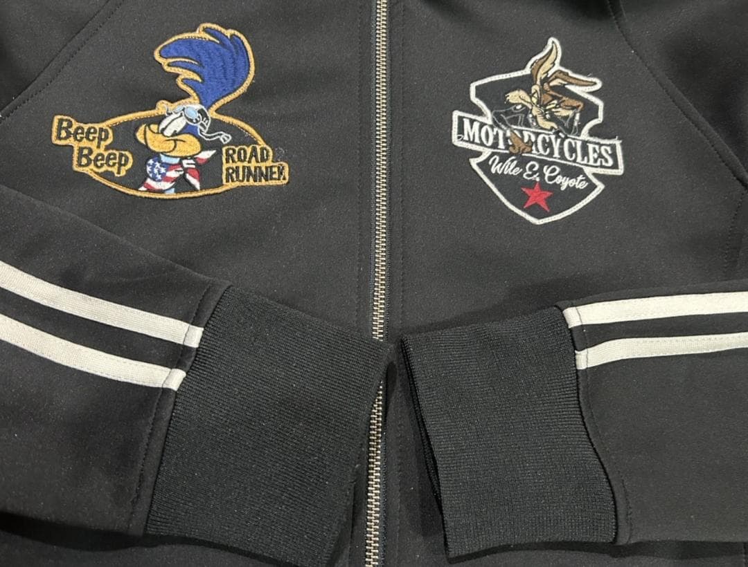 vanson×ルーニー テューンズ 刺繍トラック フード ジャケット M - メルカリ