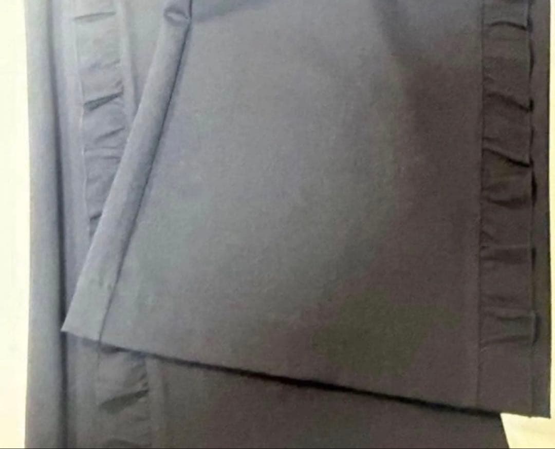 2025AWスーパービューティーフリルデザインポンチ素材パンツ44 - メルカリ