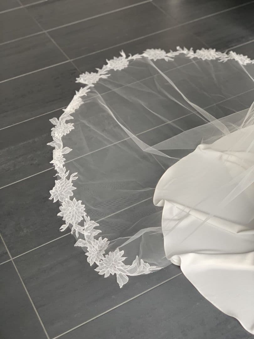 【お値下げしました】トリートドレッシング　ロングベール トリートドレッシング ウエディングベール ロング丈 コーム付き - メルカリ