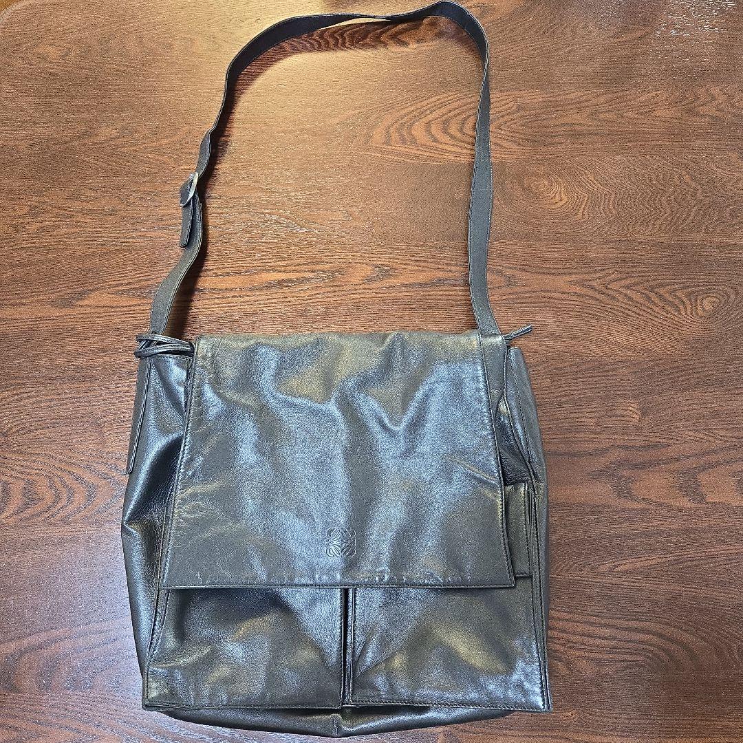 LOEWE　メッセンジャーバッグ ペブル メッセンジャーバッグ スモール（サプルグレインカーフ