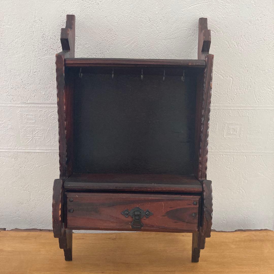 専用ページ　フランス アンティーク 約100年前 鍵棚　家具　ブロカント　蚤の市 お気に入りの一点を求めて。パリのブロカント散策 | ラフェルム