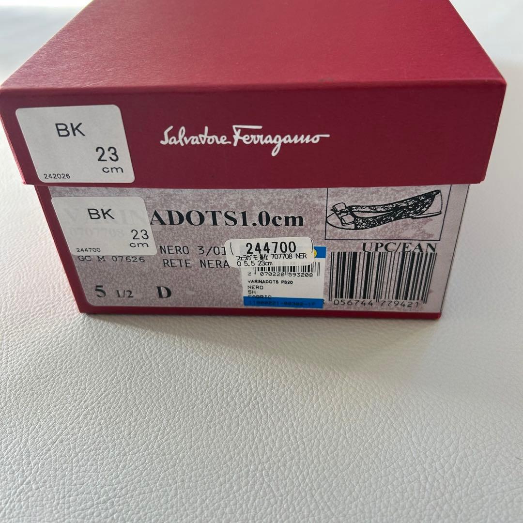サルヴァトーレフェラガモ ヴァラ ドット フラットシューズ 黒 5.5D