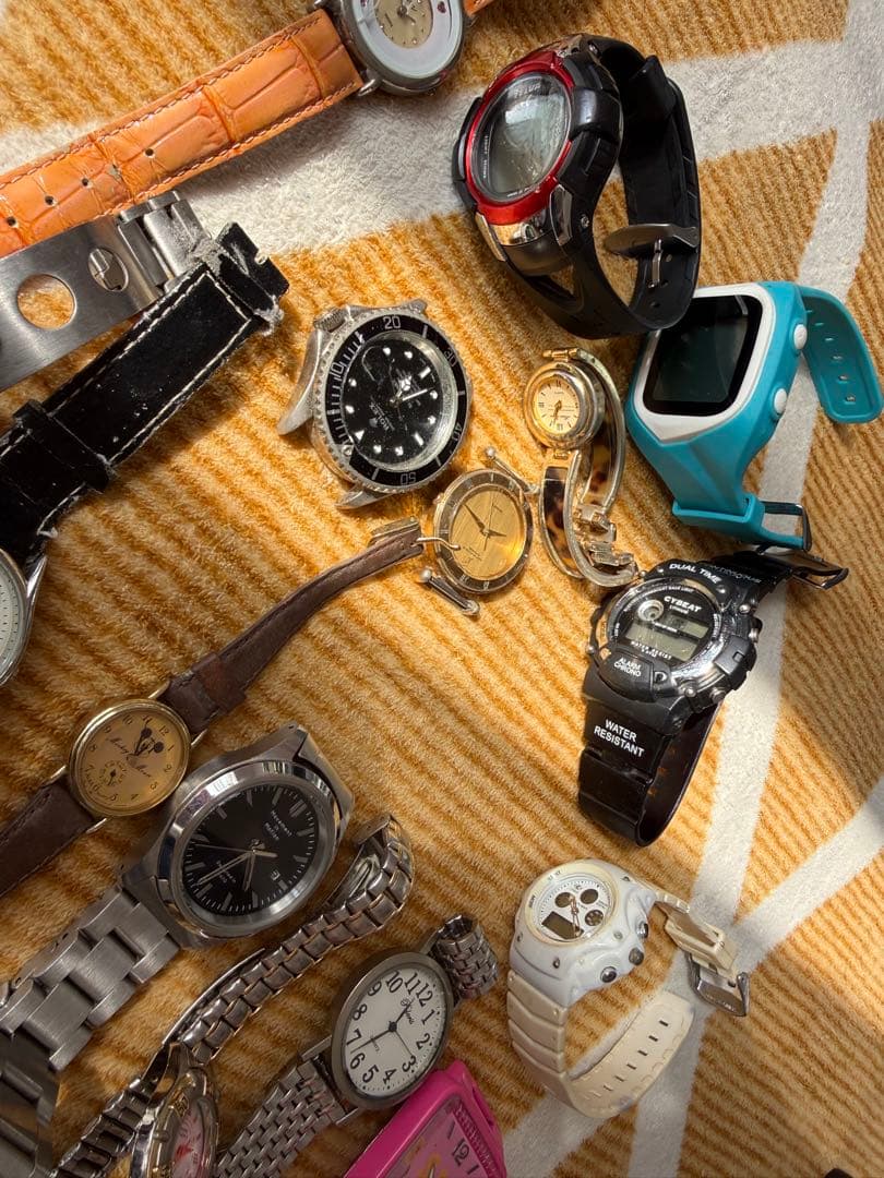 OneMall provides Mercari products: ジャンク時計セット 多様な