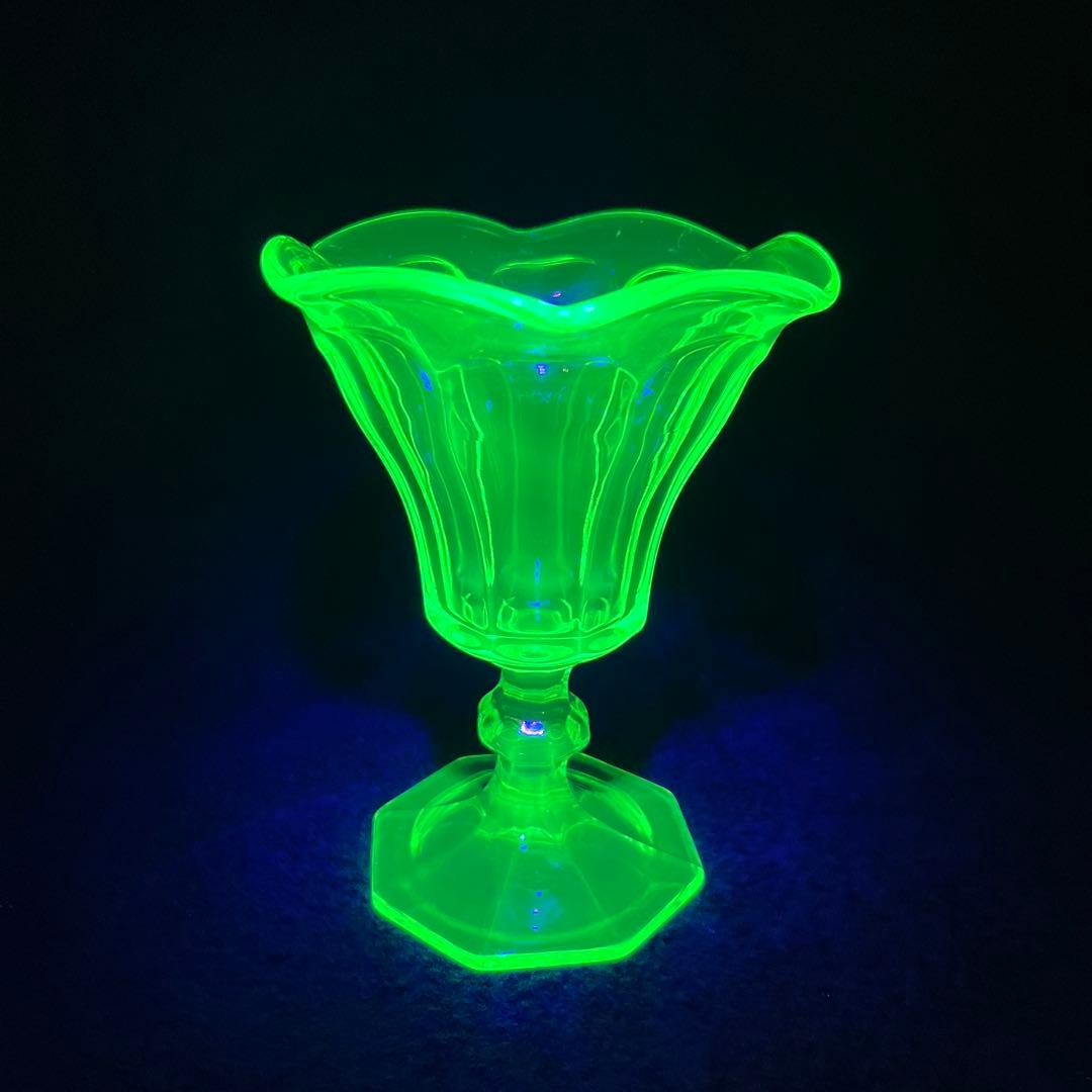 『ヴィンテージ、レア』ウランガラス製　ゴブレット、パフェ、サンデー ヴィンテージ、レア』ウランガラス製 ゴブレット、パフェ、サンデー