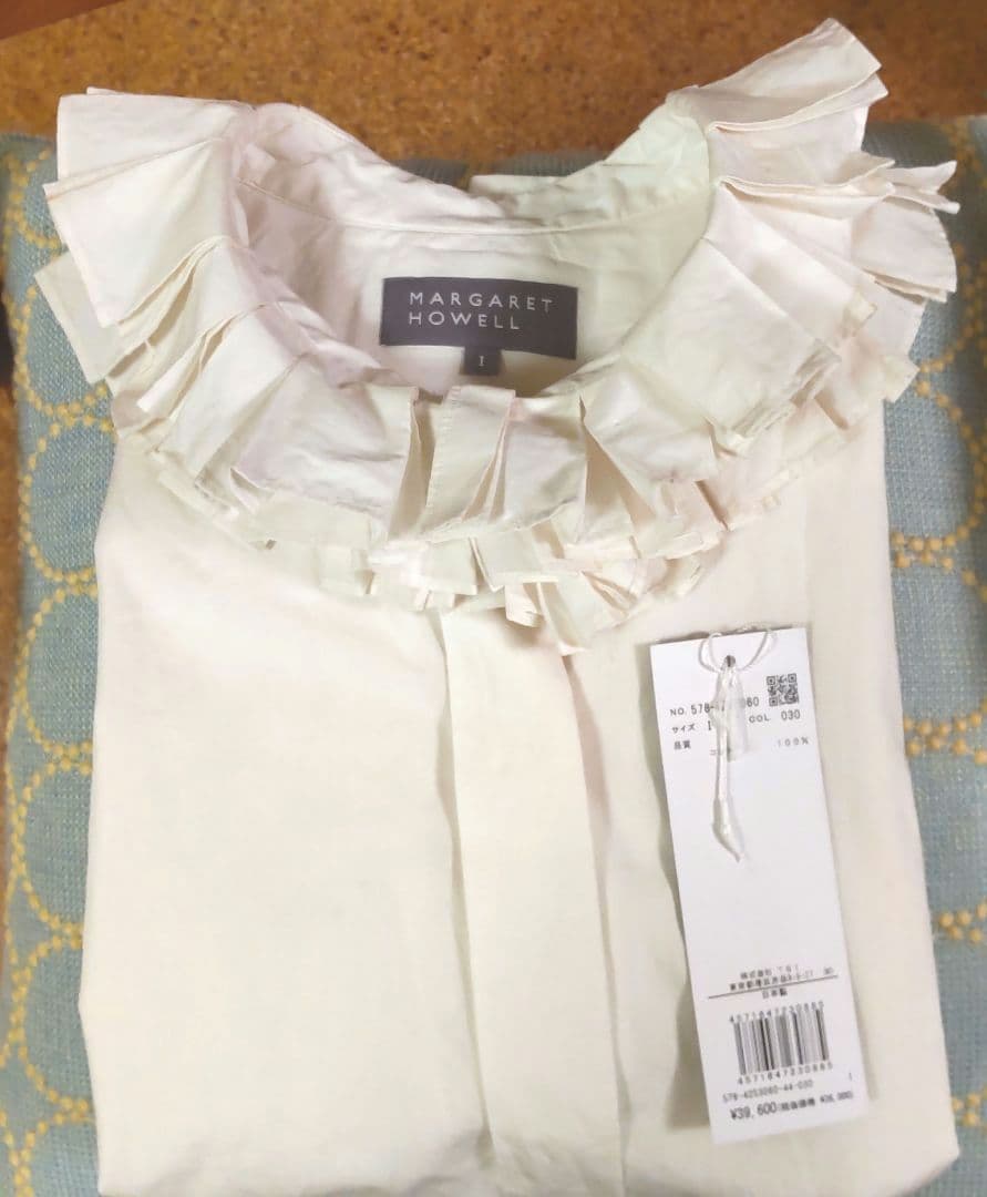 美品※マーガレットハウエル/2025年作・ラッフルフリルシャツ 実物